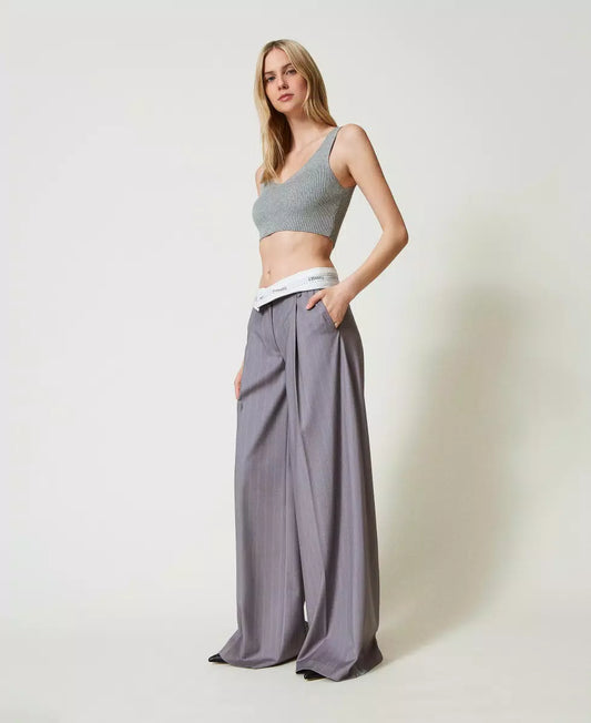 Pantaloni wide leg gessati con risvolto