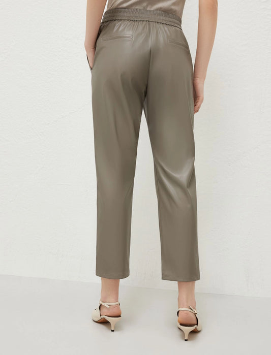 Pantaloni jogger